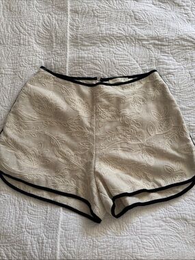 ILLA ILLA Cream Floral Jacquard High-Waist Shorts with Black Trim